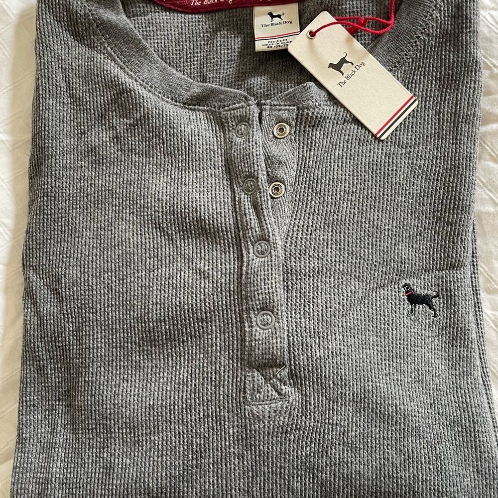 Black dog thermal top